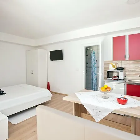 فندق مبيت وإفطار The Garden & 3*