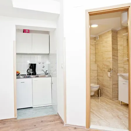 The Garden & Nocleg ze śniadaniem 3*